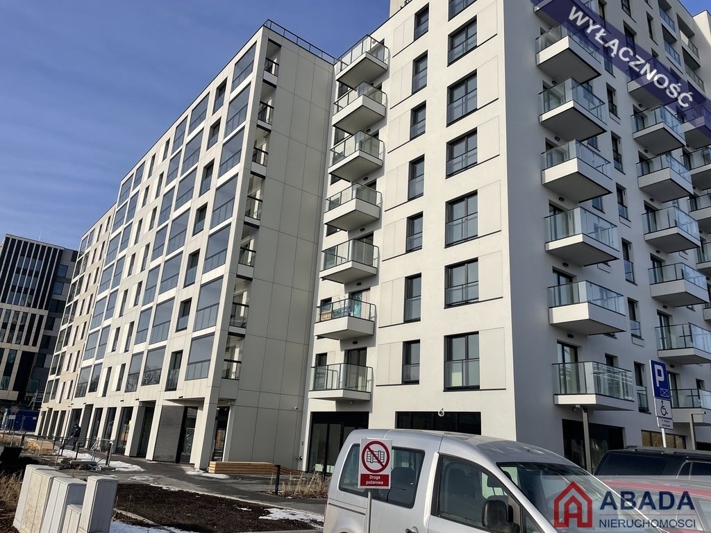 Nowy jasny lokal 127 m² z parkingiem i witrynami Warszawa, Włochy  127m2 Foto 1