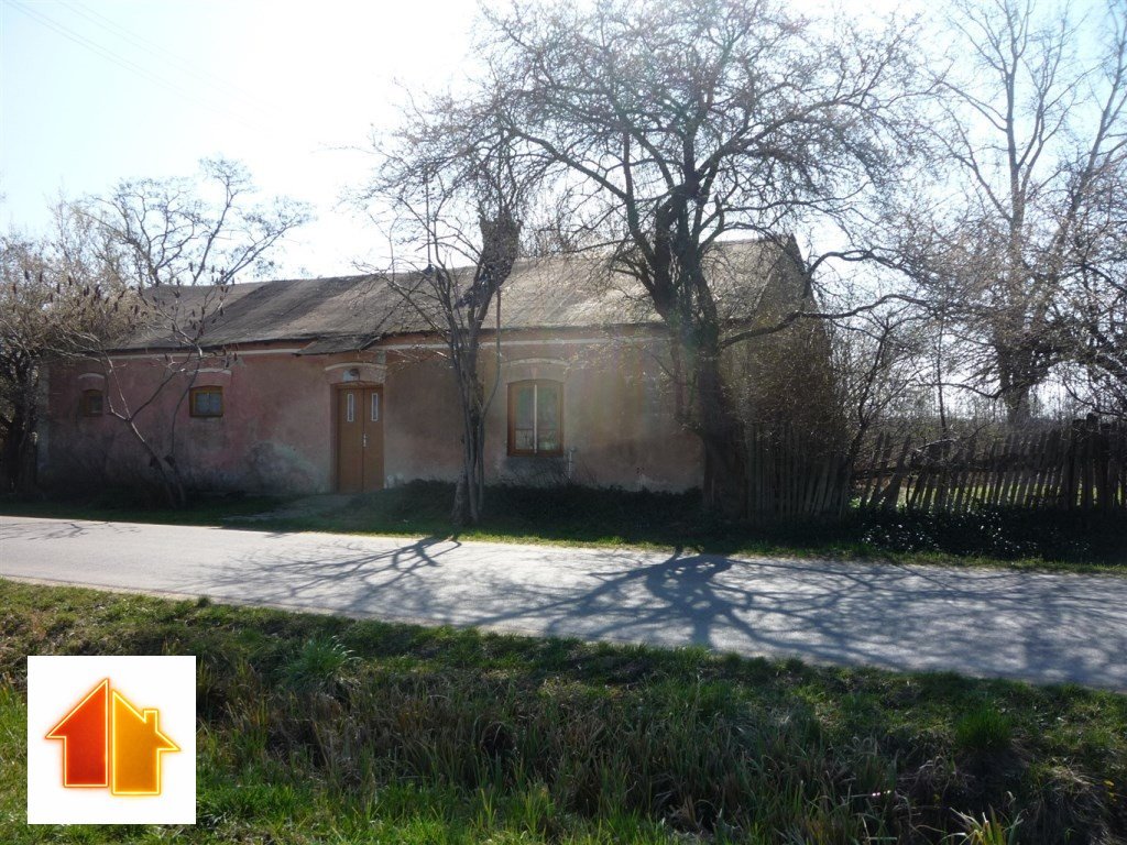 Dom do remontu na dużej działce 2400 m² z garażami Zduny  75m2 Foto 1