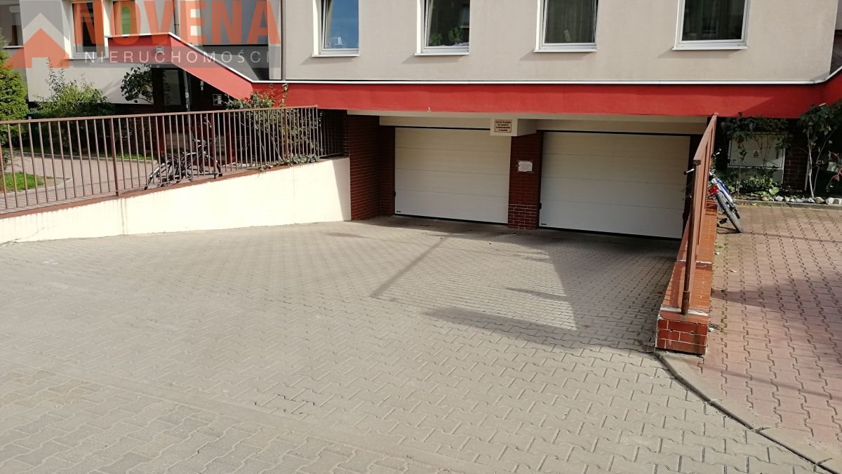 Garaż na sprzedaż Wrocław, Krzyki, Krzyki, Krzycka - zamykany garaż 18m2 Foto 1 Garaż na sprzedaż Wrocław, Krzyki, Krzyki, Krzycka - zamykany garaż 18m2 Foto 1