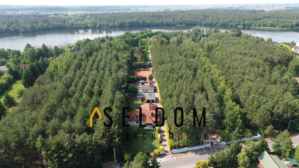 Ekskluzywny dom z kortem i domkiem gości (Licheń Stary) Licheń Stary  392m2 Foto 1