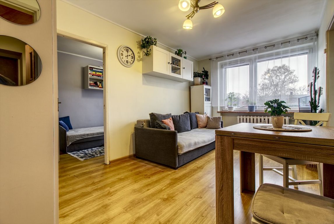 2-pokojowe mieszkanie do odświeżenia, blisko PKP i komunikacji Ruda Śląska, Wolności  41m2 Foto 1