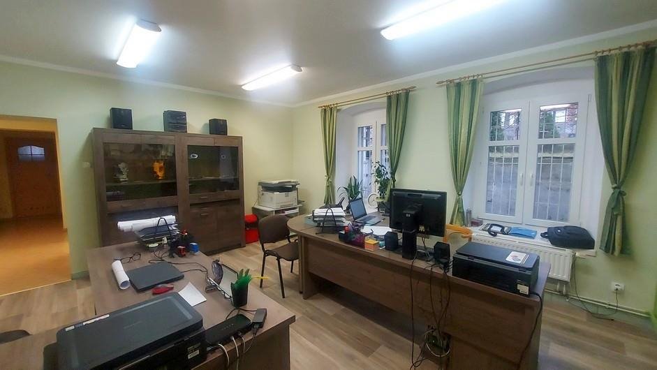 Polecam funkcjonalny lokal usługowy 90 m² z nowoczesnymi oknami Giżycko  90m2 Foto 1