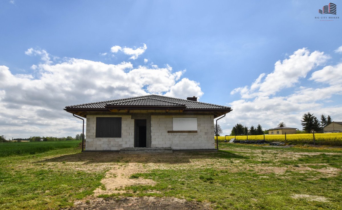 Dom w stanie surowym z dużą działką i mediami, 113 m2 Motycz  123m2 Foto 1