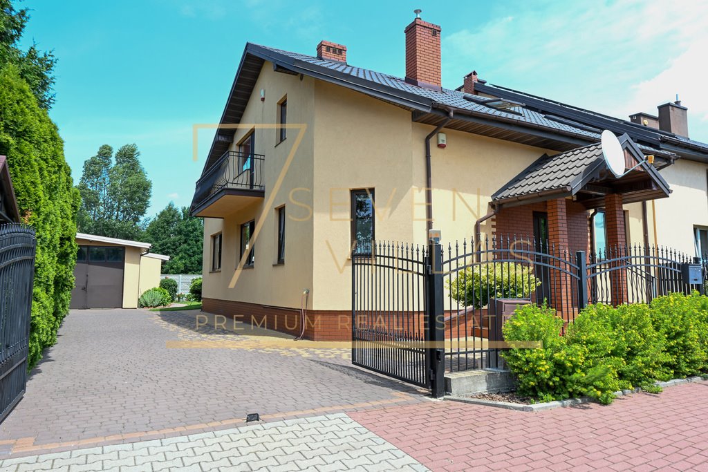 Do sprzedania dom z garażem i dużym potencjałem w Pruszkowie: Pruszków