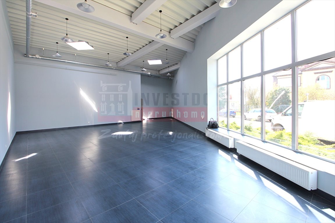 Wynajem lokalu 122 m2 z dużą salą i ogrzewaniem Krapkowice  122m2 Foto 1