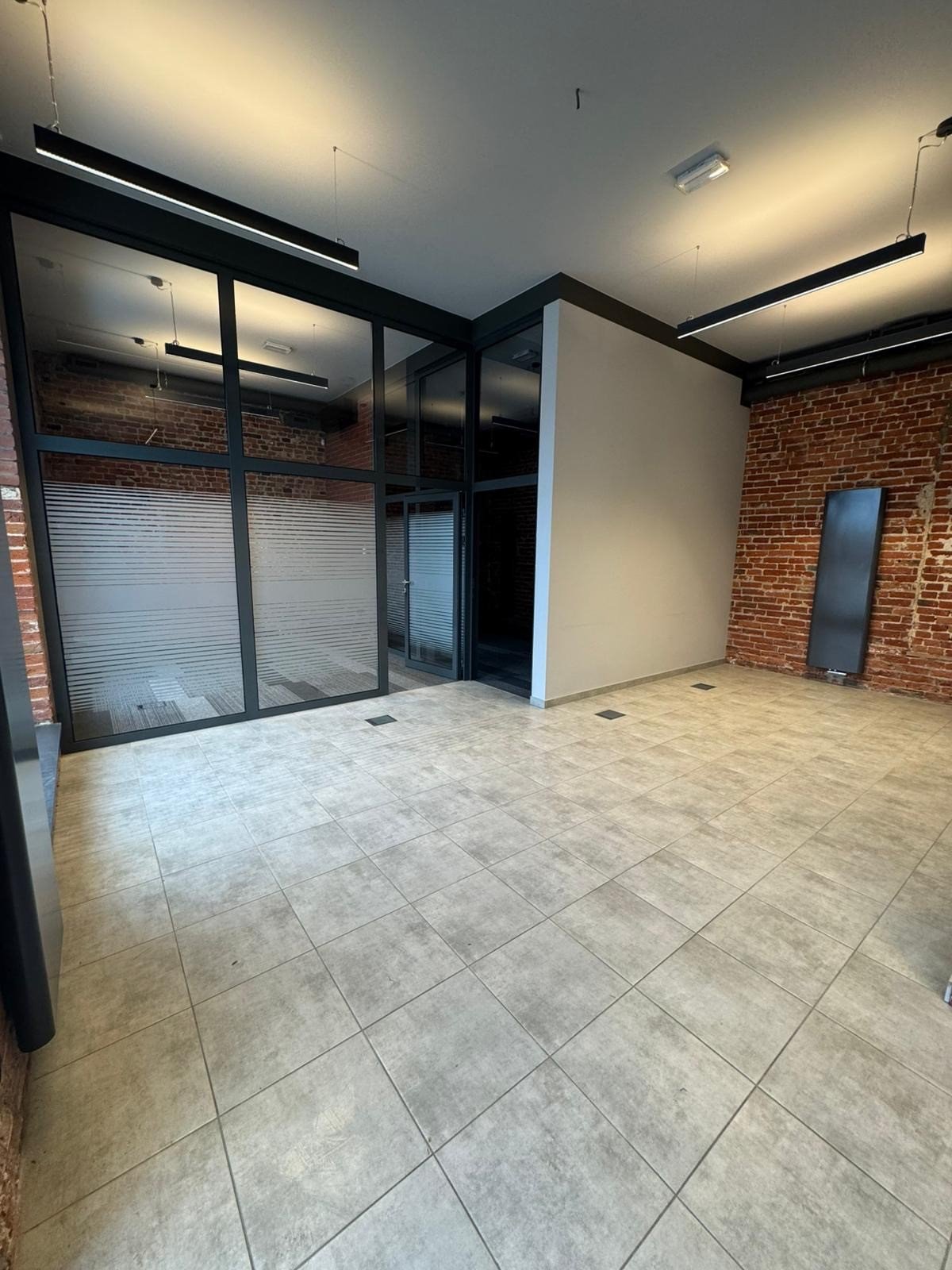 Wynajem biura z magazynem, parking, wysoki standard Pabianice, centrum, Żeromskiego 17  109m2 Foto 1