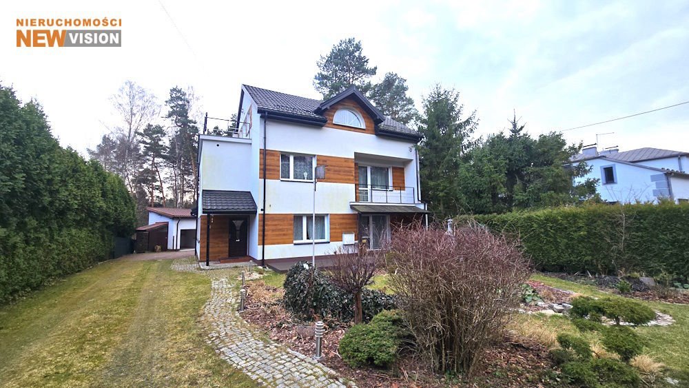 Do sprzedania przestronny dom z sauną, basenem i panelami fotowoltaicznymi Żarki-Letnisko  196m2 Foto 1