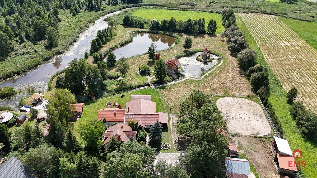 Unikalna posiadłość z zamkiem wodnym i stawami, 2,23 ha Rzędziany  22 300m2 Foto 1