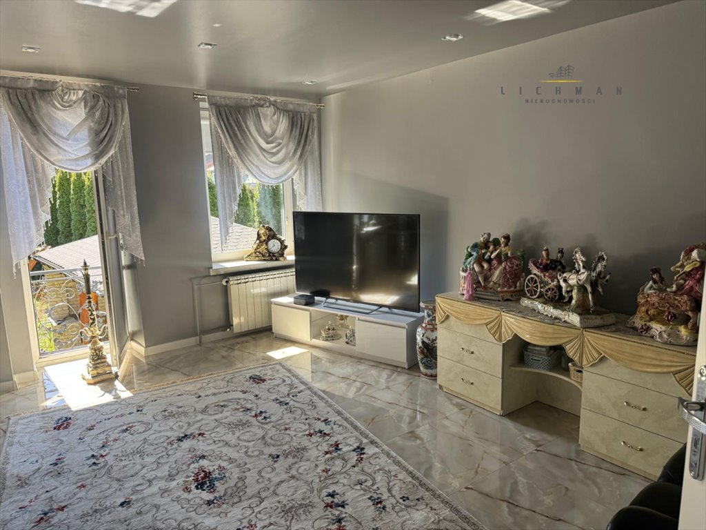 Do sprzedania ekskluzywny dom 298 m² z bogatym zdobnictwem i przestronnym ogrodem Łódź, Radogoszcz  298m2 Foto 1
