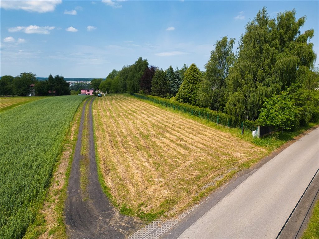 Widokowa działka budowlana 1741 m² w Kętach z mediami Kęty  1 741m2 Foto 1
