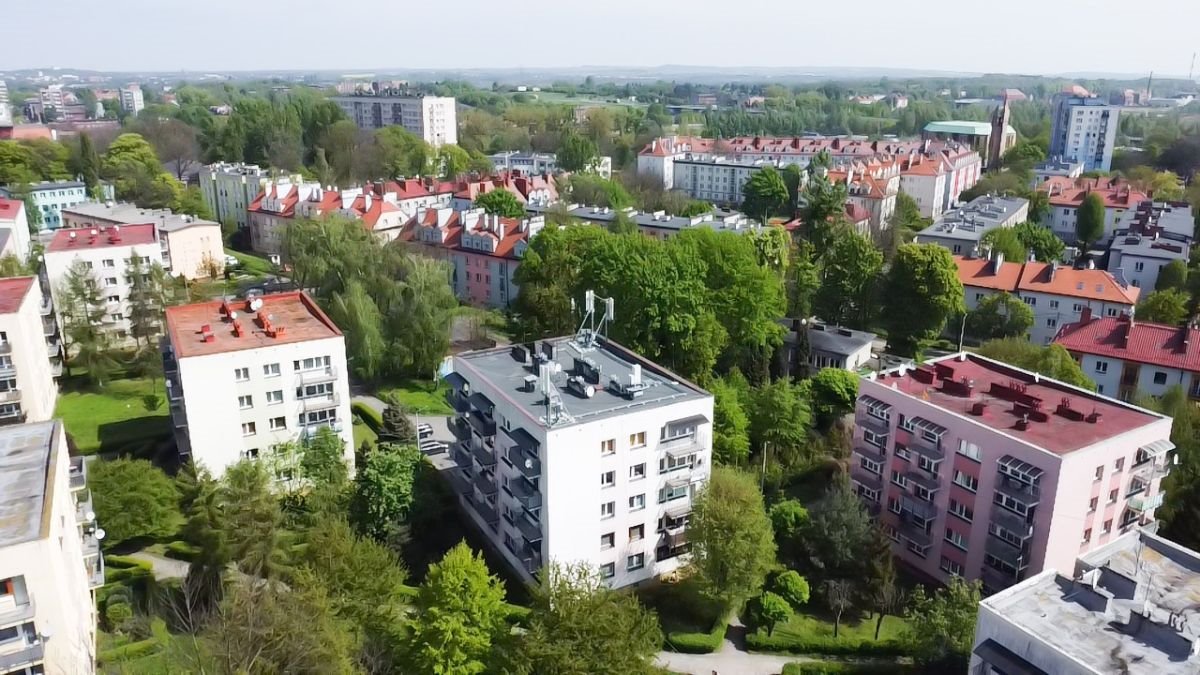 Mieszkanie trzypokojowe na sprzedaż Bytom, Rozbark, Juliana Tuwima  55m2 Foto 1