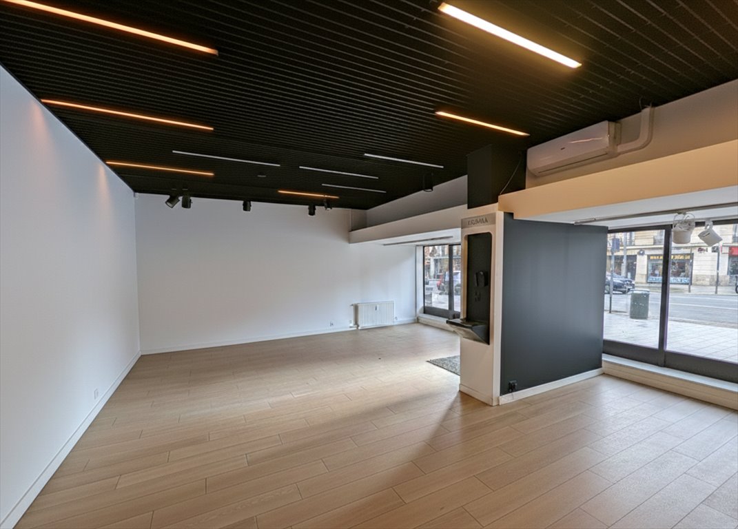Wynajem lokalu 122 m² w centrum Żyrardowa z witrynami Żyrardów, ul. Stefana Okrzei  122m2 Foto 1