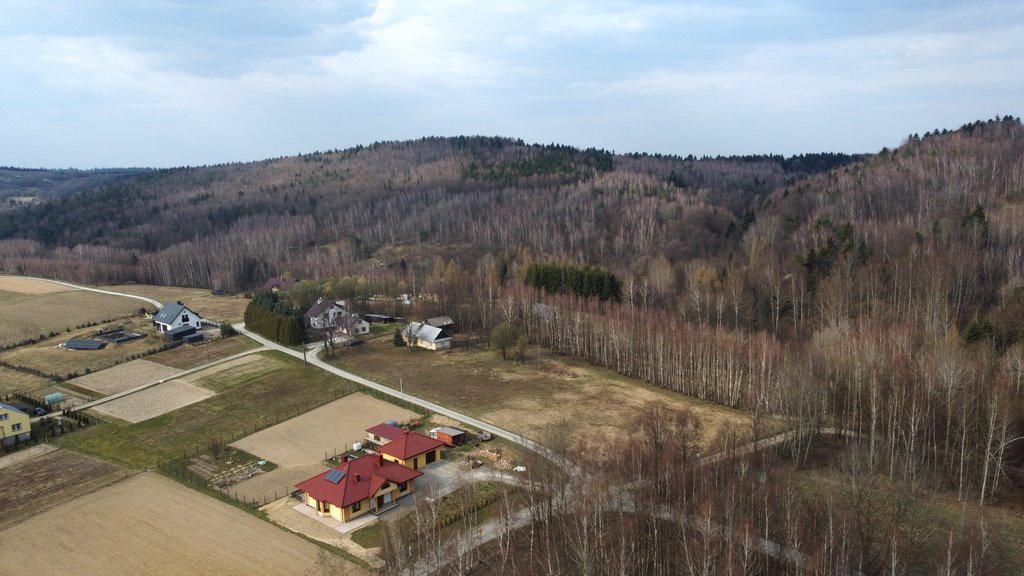 Urokliwy dom z dużą działką 55 arów i pięknym widokiem Gwoźnica Górna  65m2 Foto 1