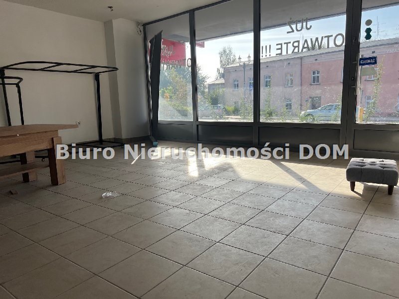 Zapraszam do wynajęcia 55 m² lokalu z dużymi witrynami w centrum Częstochowy Częstochowa, Centrum  55m2 Foto 1