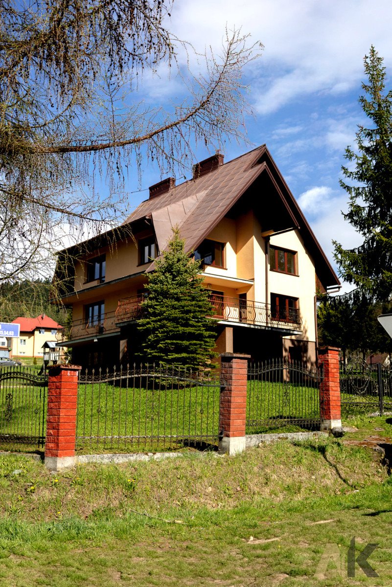 Dom z potencjałem w Kamiannej – 8 pokoi, garaż, działka 12 arów Kamianna  201m2 Foto 1