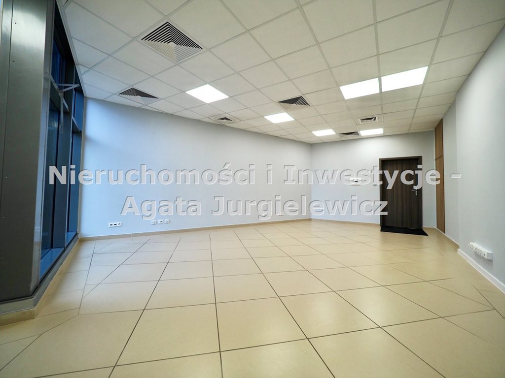 Nowoczesny lokal 42 m2 w biurowcu Fenix z windą Oleśnica  42m2 Foto 1