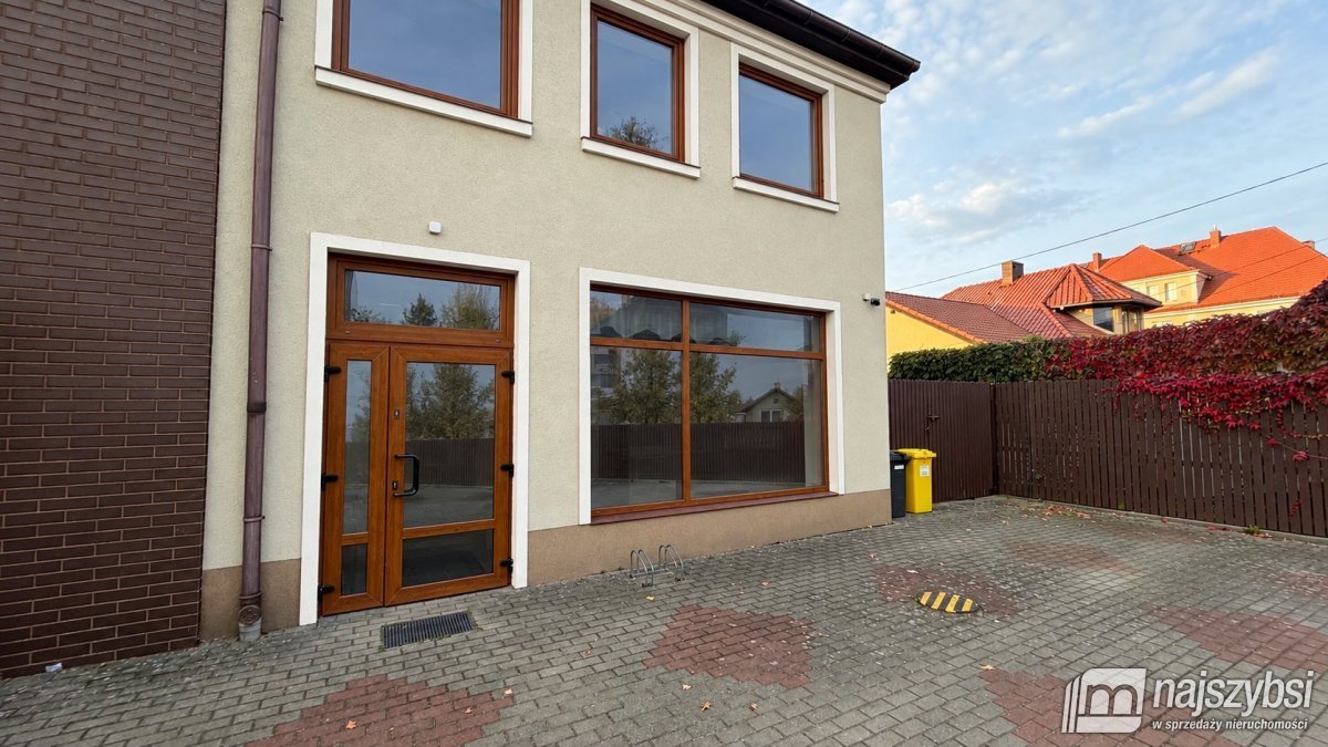 Przestronny lokal usługowo-biurowy 72 m2 z dużymi witrynami. Nowogard, Centrum  72m2 Foto 1