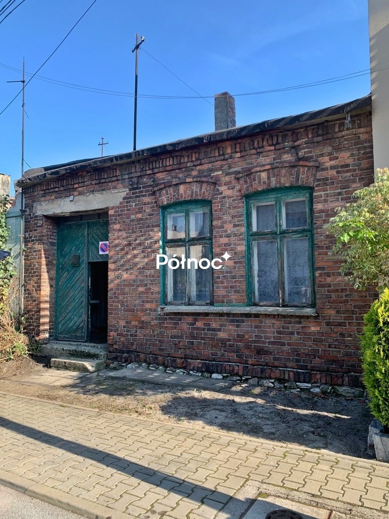 Mały domek do remontu w centrum Wolbromia, 60 m2, działka 370 m2 Wolbrom  60m2 Foto 1