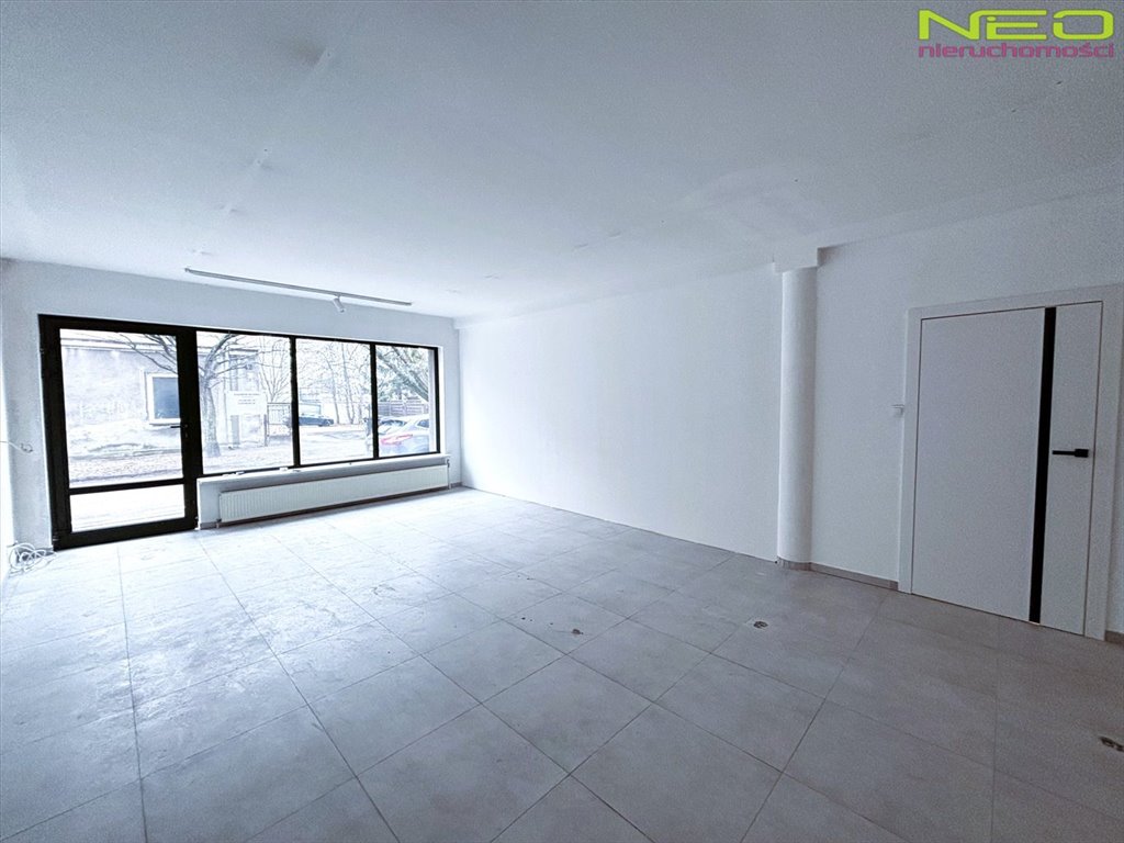Lokal użytkowy 80,87 m2 z dużą witryną i możliwością aranżacji Częstochowa, Centrum  81m2 Foto 1