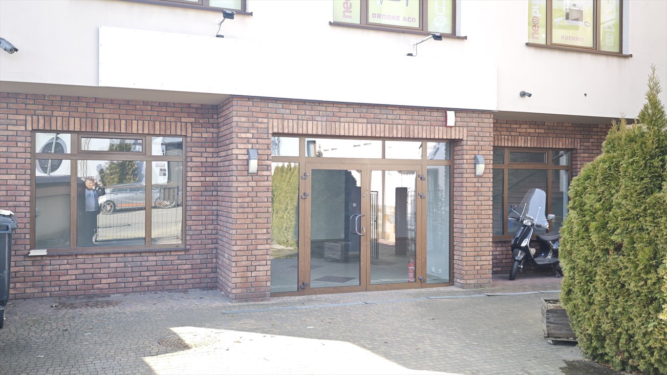 Wynajem lokalu 106 m2 z własnym ogrzewaniem i aneksem Katowice, Piotrowice, Gen. Zygmunta Waltera-Jankego 147  106m2 Foto 1