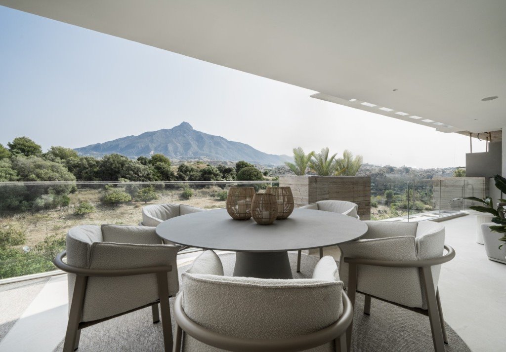 Mieszkanie trzypokojowe na sprzedaż Hiszpania, Nueva Andalucía, Marbella, Nueva Andalucía  339m2 Foto 1