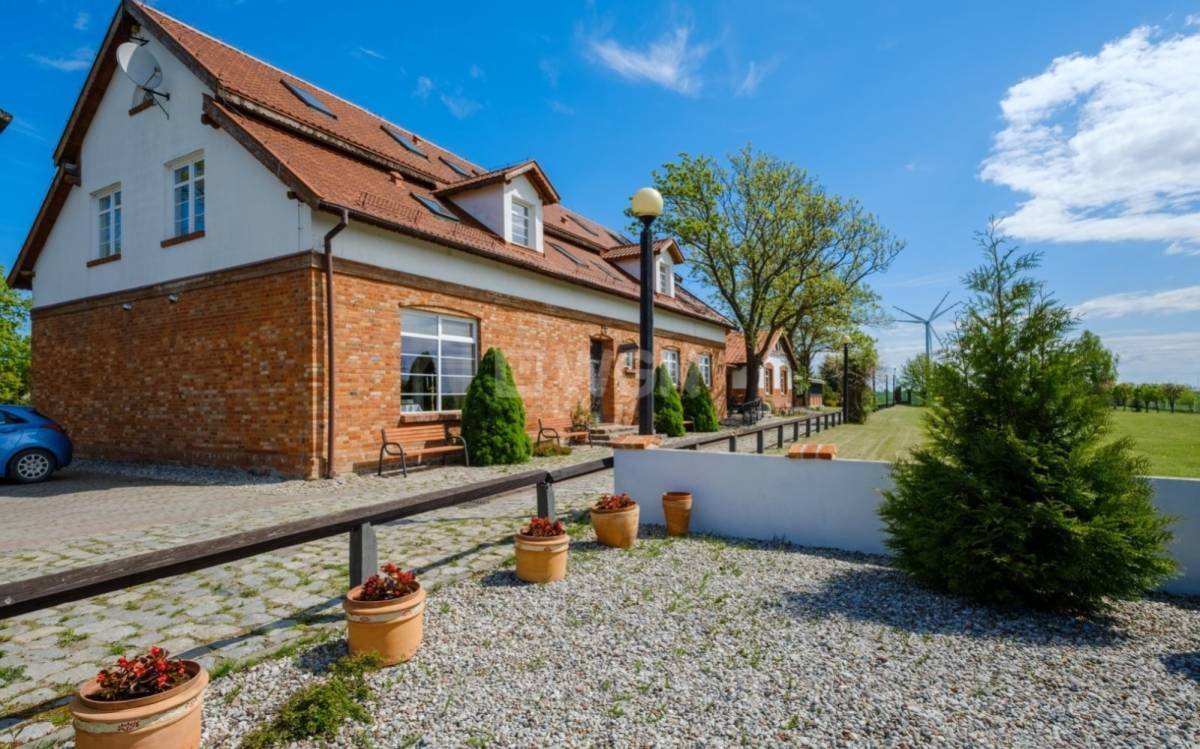 Sprzedam unikatowy dworek z hotelem i stajnią na 2 ha w Sztumie Sztum, Sztum, Sztum  1 522m2 Foto 1