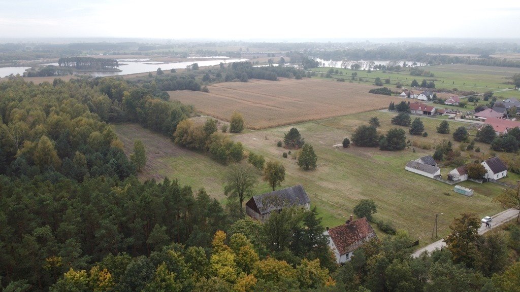 Przestronna działka z dużą stodołą i budynkami w Nowych Siołkowicach Nowe Siołkowice, Kupska 50  1 311m2 Foto 1