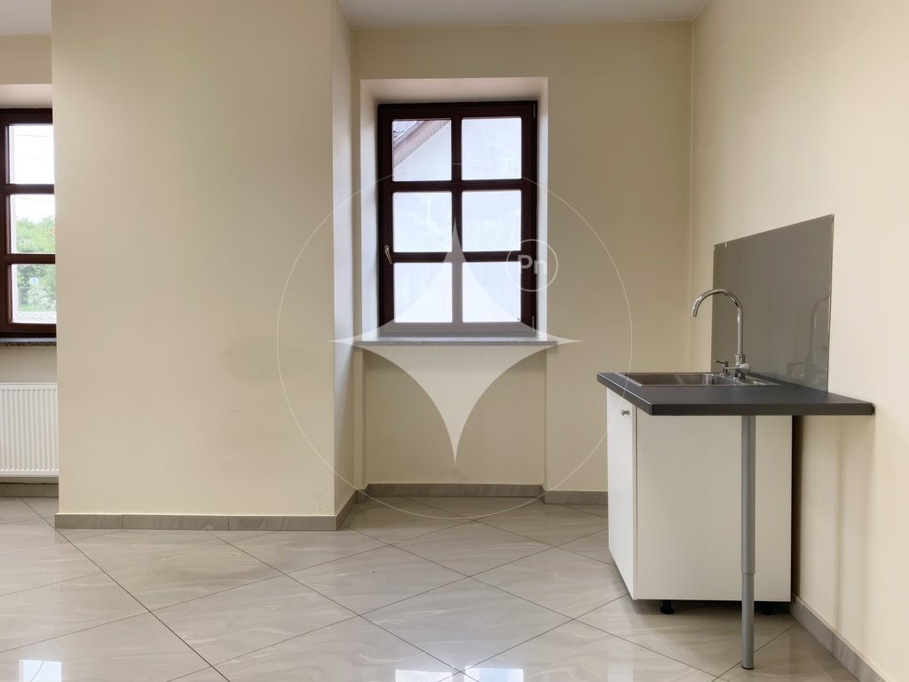 Wynajem biura 32 m2 z windą i monitoringiem Klucze, Zawierciańska  32m2 Foto 1