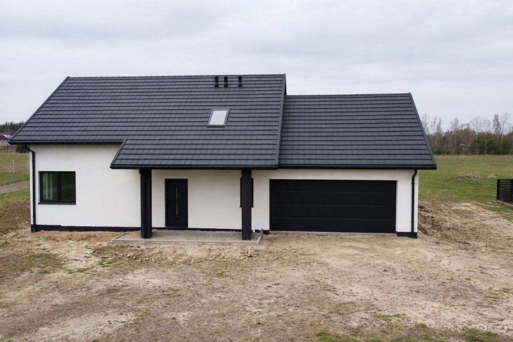 Nowoczesny dom z garażem i dużą działką w Czarniej Czarna  196m2 Foto 1