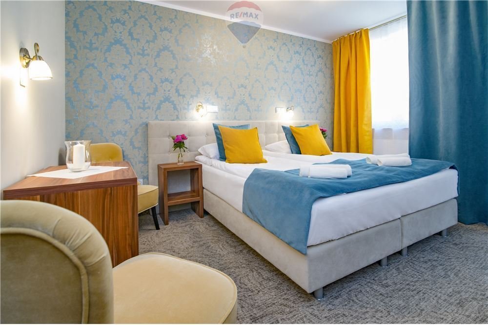 Hotel z restauracją i apartamentem w centrum Fromborka Frombork  1 548m2 Foto 1