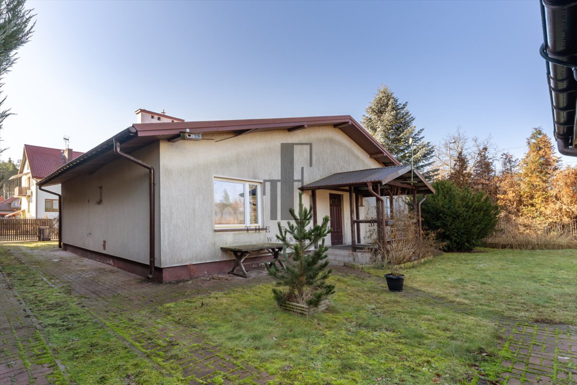 Przestronny dom 126 m2 z ogrodem i garażem w Aleksandrówce Aleksandrówka, Kwiatowa  126m2 Foto 1