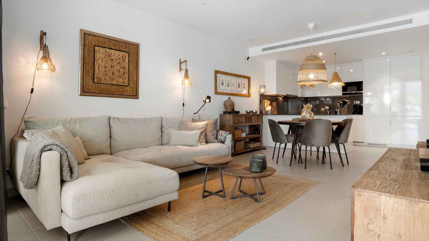 Sprzedam przestronne 127 m² mieszkanie z tarasem i ogrodem w Estepona Hiszpania, Estepona  127m2 Foto 1