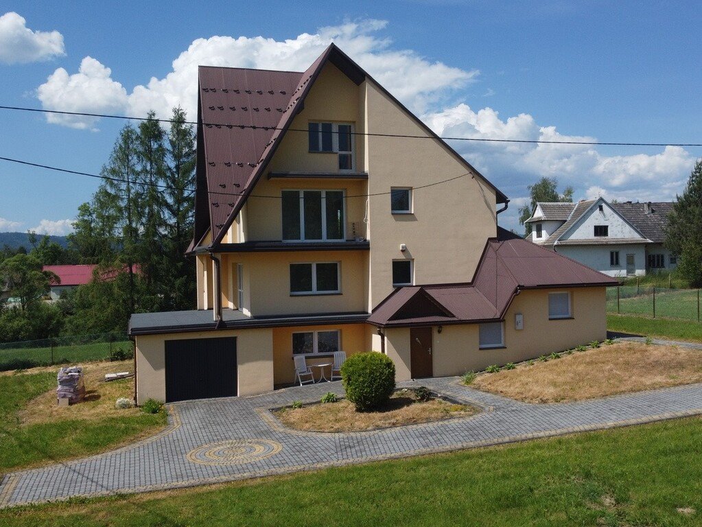 Polecam przestronny dom 270 m² z garażem i panoramicznym widokiem Skawa  270m2 Foto 1