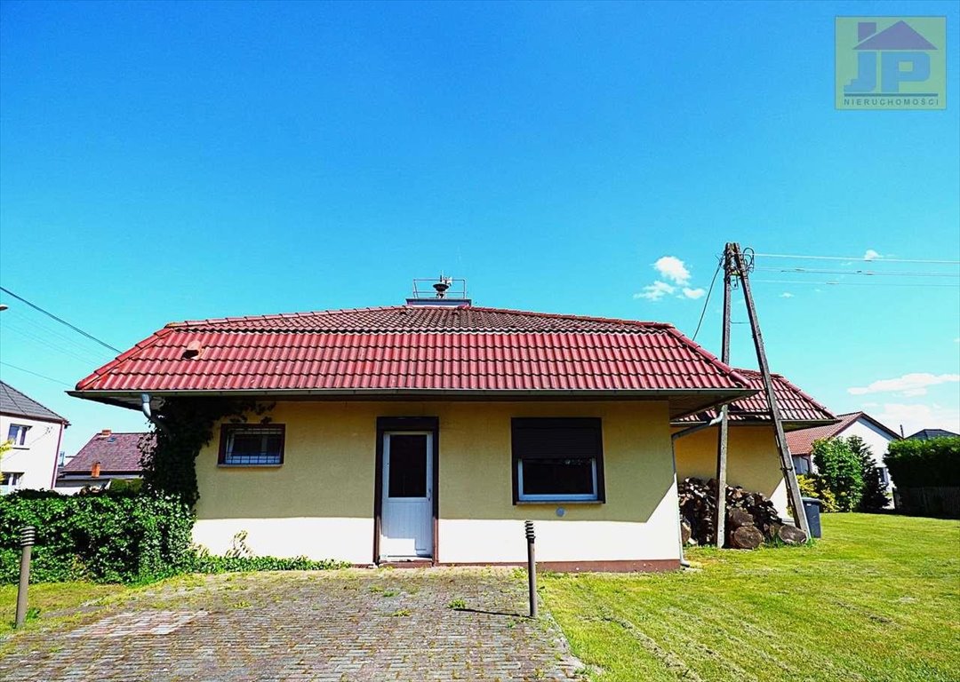 Nietuzinkowy dom 100 m2 z funkcjonalnym wnętrzem i potencjałem Laskowice  100m2 Foto 1