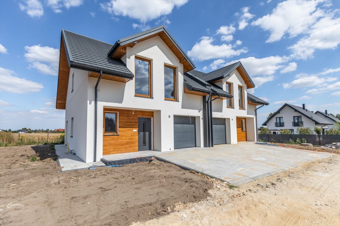 Dom bliźniak 146 m2 z garażem i tarasem w Niemcach Niemce  146m2 Foto 1