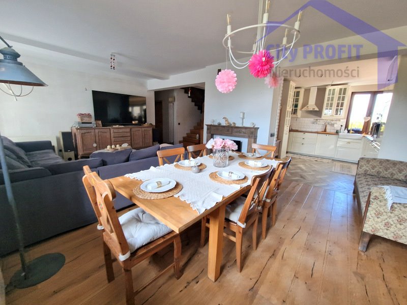 Wyjątkowy dom w Sobieniach Biskupich – komfort i prywatność Sobienie Biskupie  143m2 Foto 1