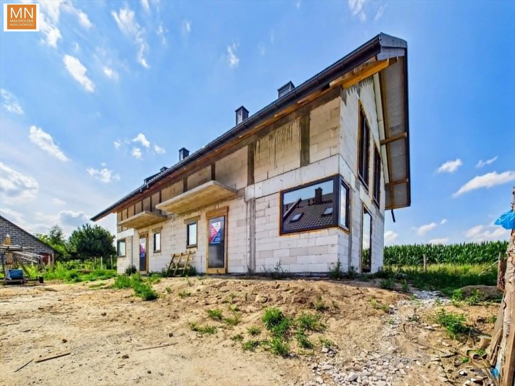 Nowoczesny dom w Januszowicach nad zalewem.: Januszowice