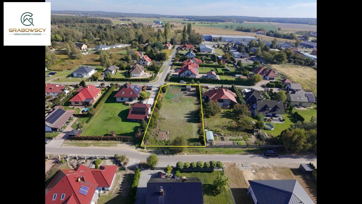 Polecam działkę budowlaną 1655 m² w Wiosce, dostępną z dwóch stron Wioska, Różana  1 655m2 Foto 1