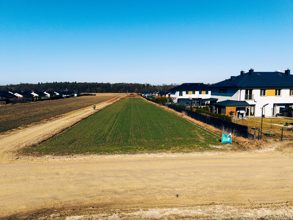 Tu na razie jest ściernisko, ale będzie twój dom Raków  752m2 Foto 1