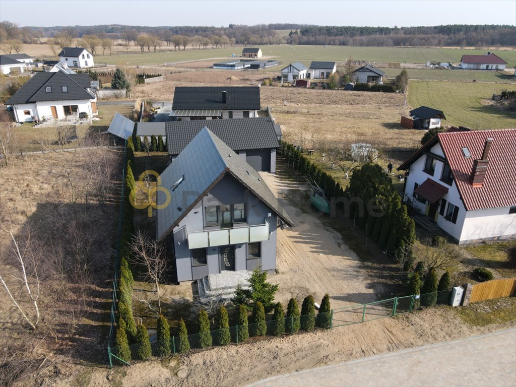 Przestronny dom z hangarem - 160 m² w Świerczynie Świerczyna  161m2 Foto 1