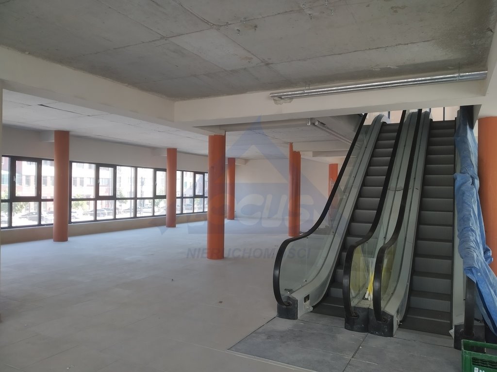 Nowoczesny lokal 1000 m² z windą i schodami ruchomymi Warszawa, Praga-Południe  1 000m2 Foto 1