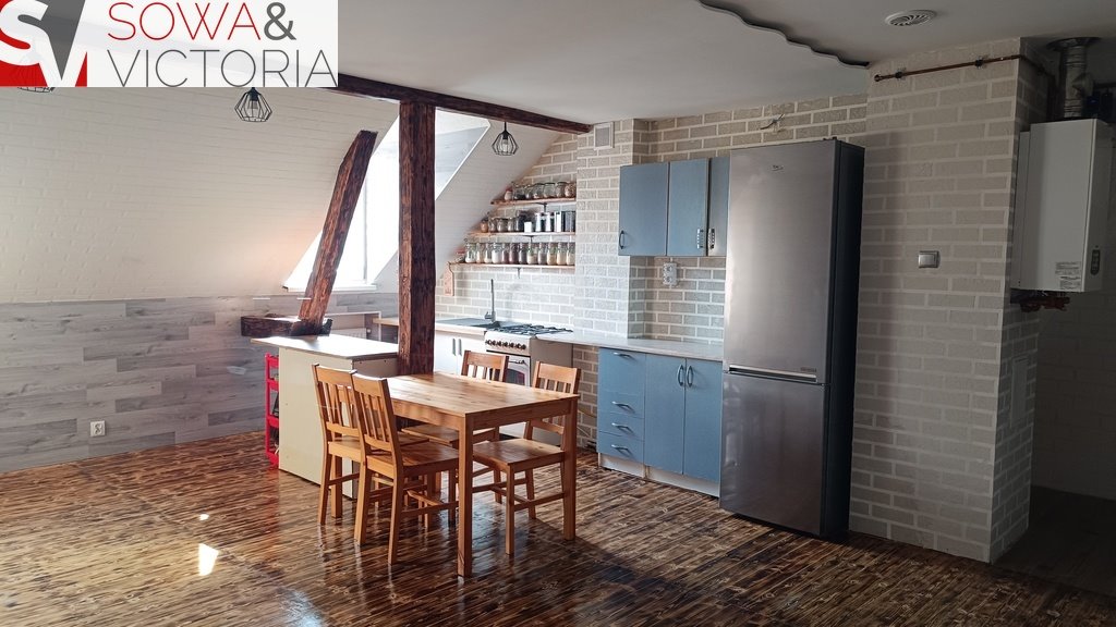 Urokliwe poddasze z 3 pokojami, nowoczesny remont, duża kuchnia Wałbrzych, Śródmieście  72m2 Foto 1