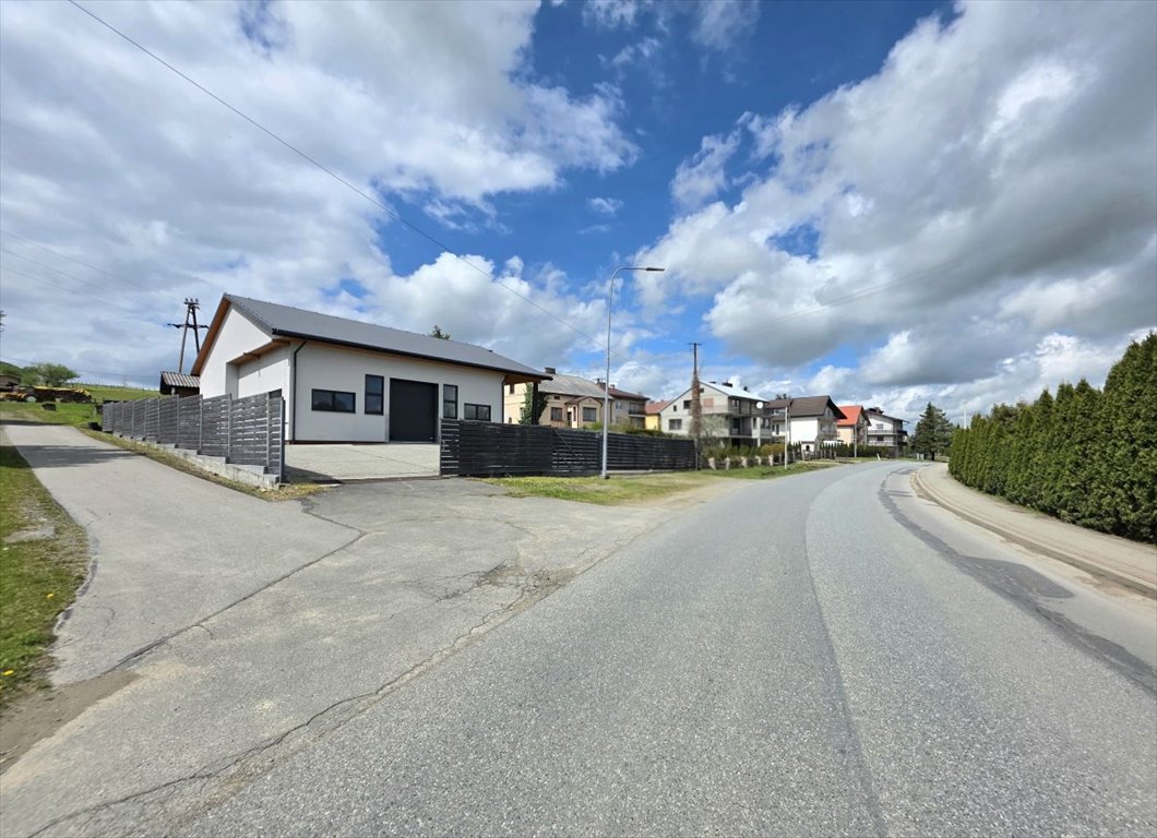 Zapraszam do obejrzenia nowoczesnego budynku usługowego 185 m² z halą Bukowsko  185m2 Foto 1