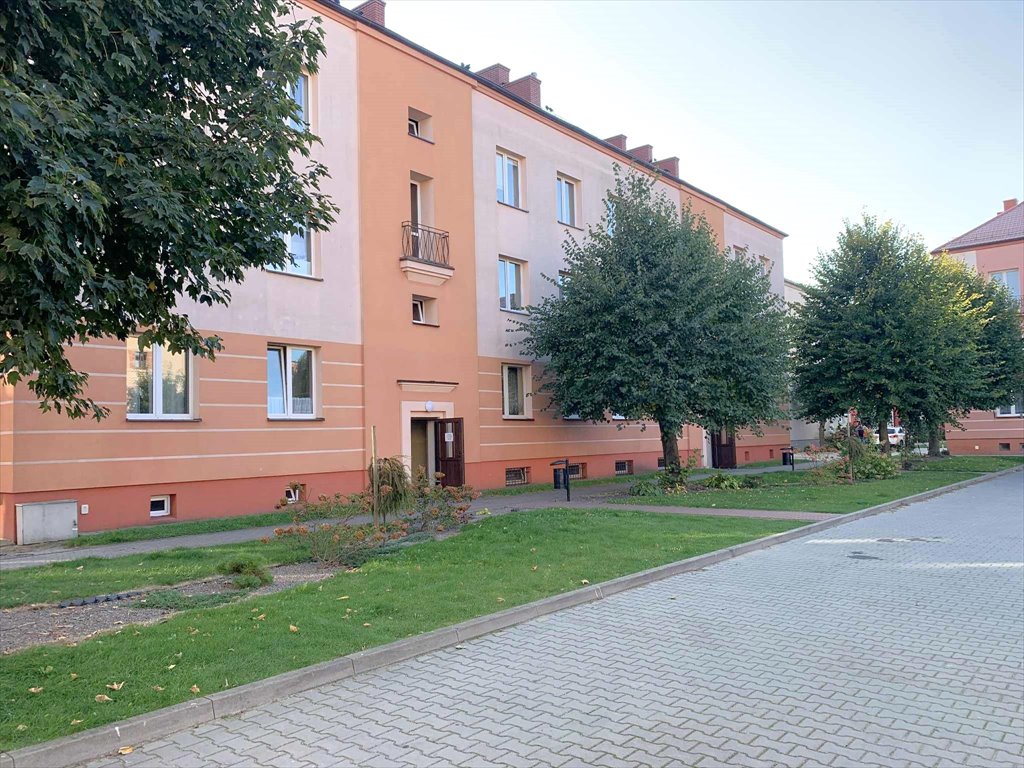Polecam przestronne 2-pokojowe mieszkanie 48 m² z balkonem i odświeżoną łazienką Kłodawa, Kłodawa, Górnicza 8  55m2 Foto 1