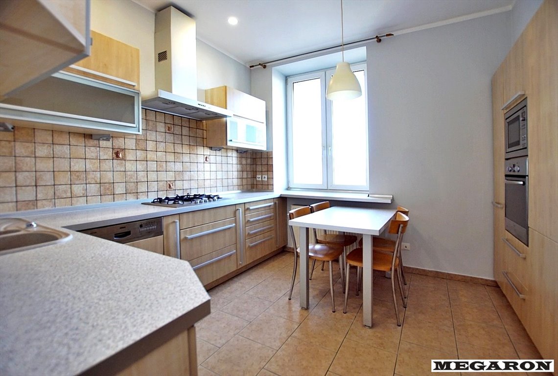 Zapraszam do obejrzenia atrakcyjnego 3-pokojowego mieszkania z balkonem i kominkiem Częstochowa, Śródmieście  81m2 Foto 1