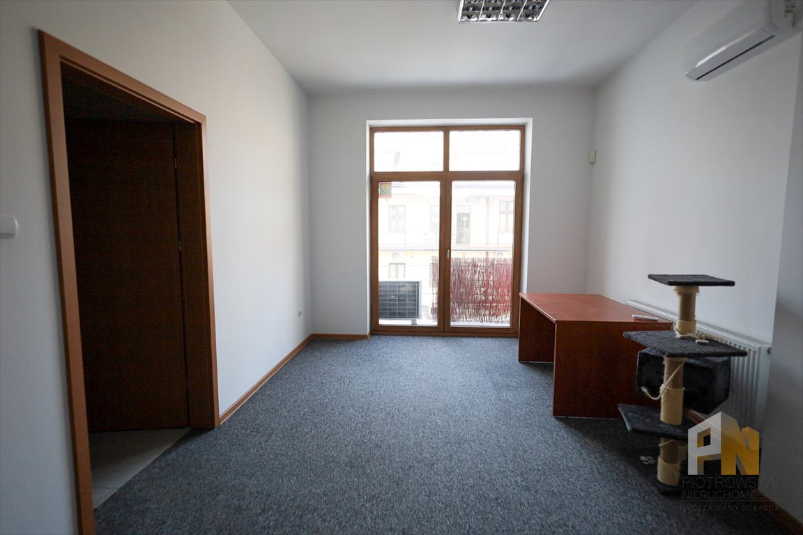 Przestronne biuro 50 m² z balkonem, klimatyzacją i dogodnym dojazdem Tarnów, ul. Urszulańska  50m2 Foto 1