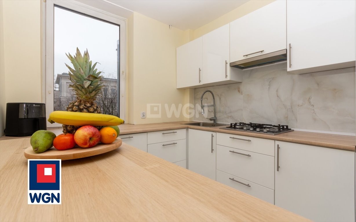 Przestronne 3 pokoje z widną kuchnią, balkon, niski blok Pyskowice, Centrum, plac marszałka Józefa Piłsudskiego  53m2 Foto 1