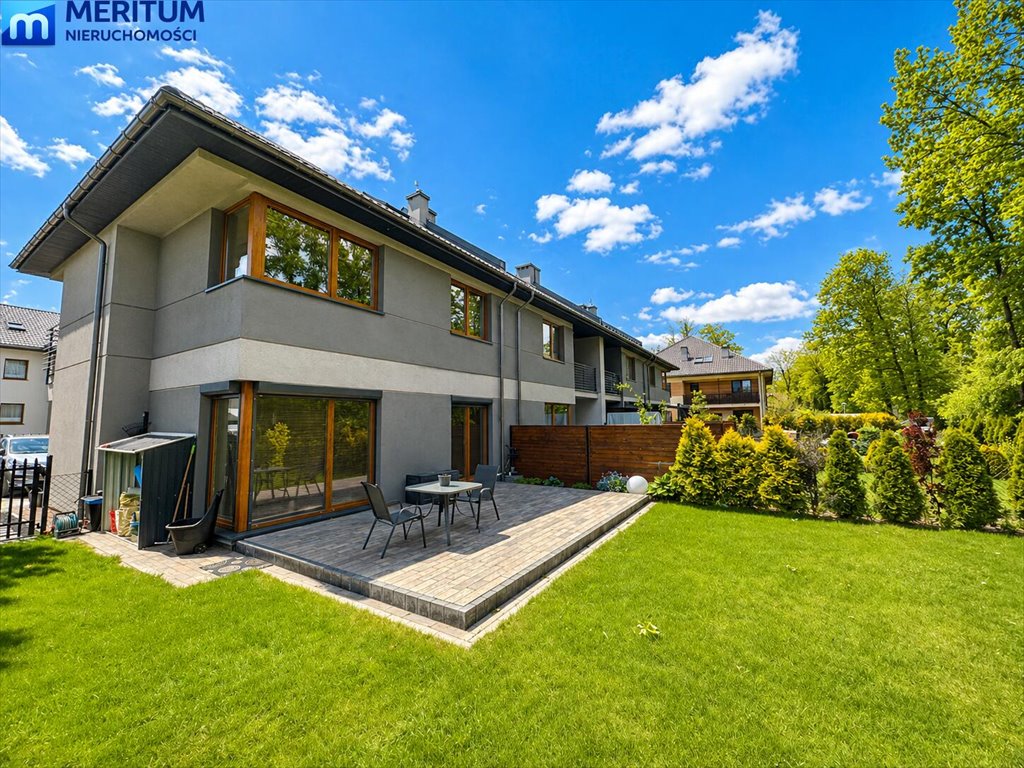 Polecam funkcjonalny segment z dużym ogrodem i poddaszem 42 m² Grodzisk Mazowiecki  134m2 Foto 1