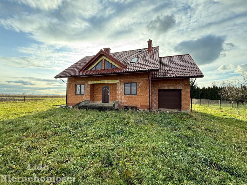 Dom na sprzedaż Mikluszowice  1 800m2 Foto 1