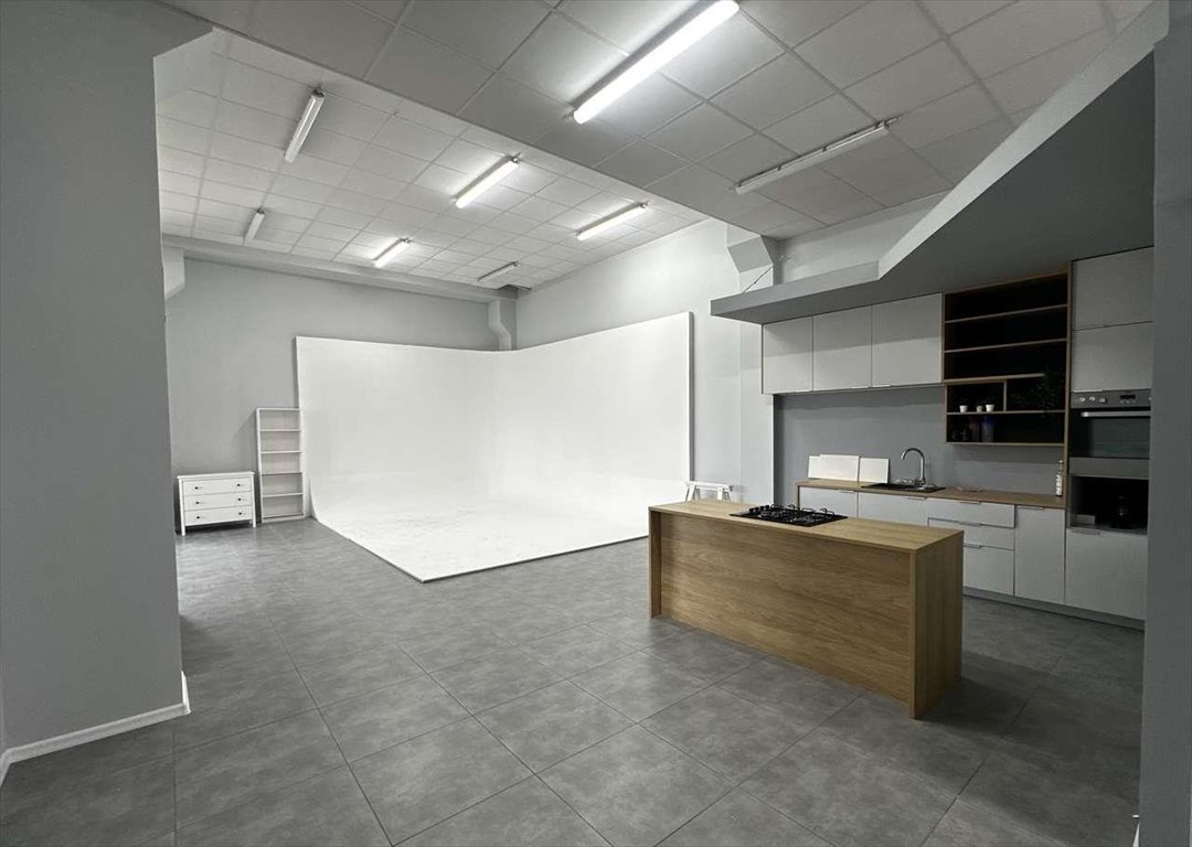 Polecam funkcjonalny lokal 200 m² w Toruniu z 4 pomieszczeniami Toruń, Mokre  200m2 Foto 1